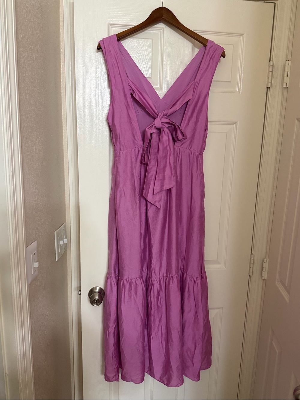 Sleeveless Pink V-Neck Midi Dress - Picture 4 of 4